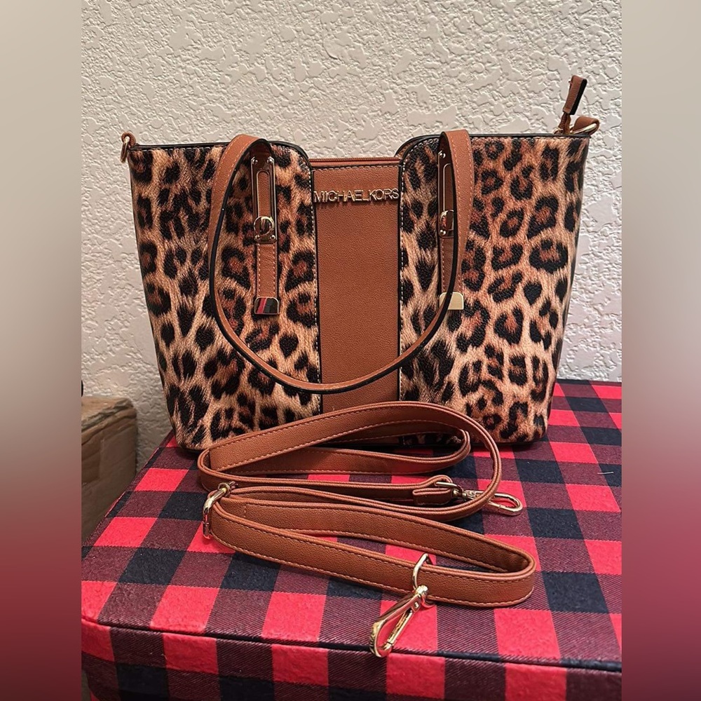 Michael kors cheetah print purse with removable straps to wear as crossbody